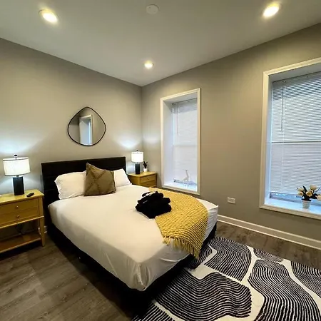 West Loop King Oasis/2br That Sleeps 6 Guests/walk To Fulton Market