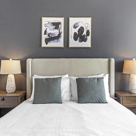 Landing Modern With Amazing Amenities Chicago