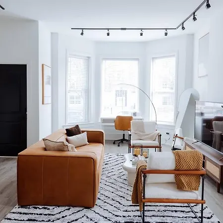 The Brown House - A Luxurious Uchicago Campus Chicago