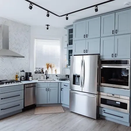 The Brown House - A Luxurious Uchicago Campus Apartment Chicago