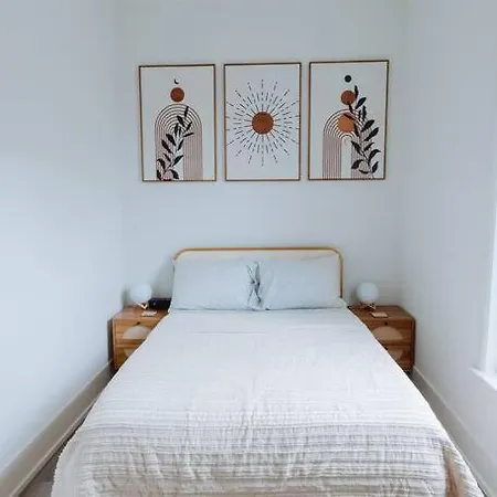 The Brown House - A Luxurious Uchicago Campus Apartment Chicago