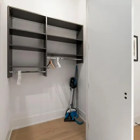 Chic River North 2br 2ba With Private Balcony Chicago