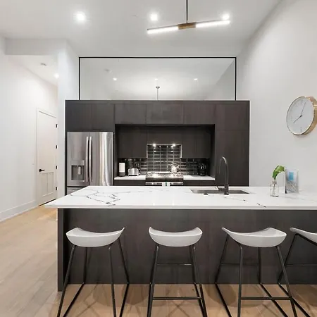 Chic River North 2br 2ba With Private Balcony Chicago