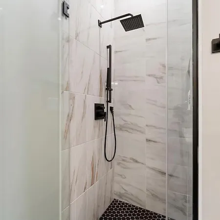 Chic River North 2br 2ba With Private Balcony *
