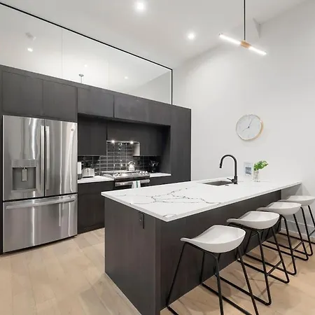 Chic River North 2br 2ba With Private Balcony Chicago