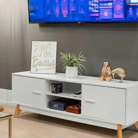 Chic River North 2br 2ba With Private Balcony