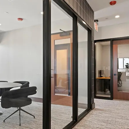 Foundry Unmatched Skyline Views At Lincoln Park *