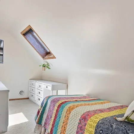 New! Xl North Center - 2 Car Garage And Ev Charger! Patios!