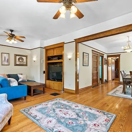 New! Xl North Center - 2 Car Garage And Ev Charger! Patios! Chicago