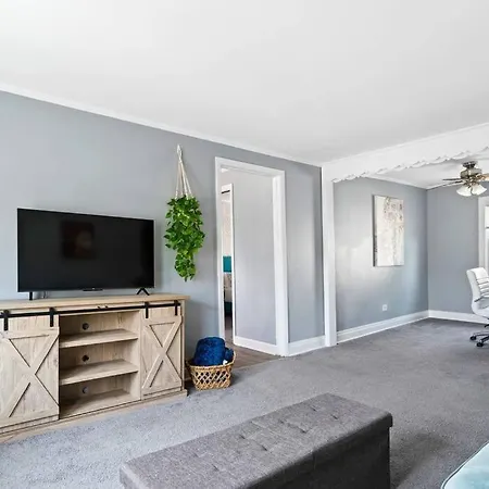 Norwood Park/edison Park! Workstation & In-unit Laundry! 2nd Floor Apartment Chicago