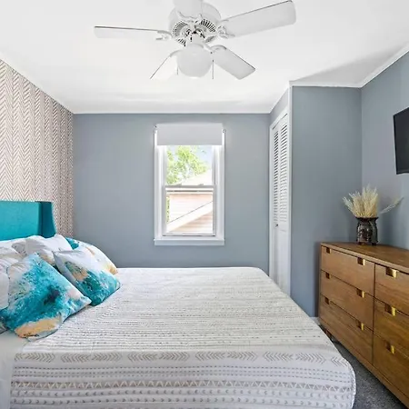 Norwood Park/edison Park! Workstation & In-unit Laundry! 2nd Floor Chicago