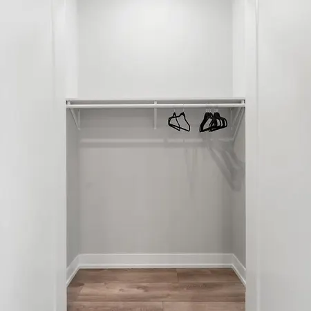 Lovely 3bed 3bath Brand New W 4 Beds & Balcony Apartment Chicago