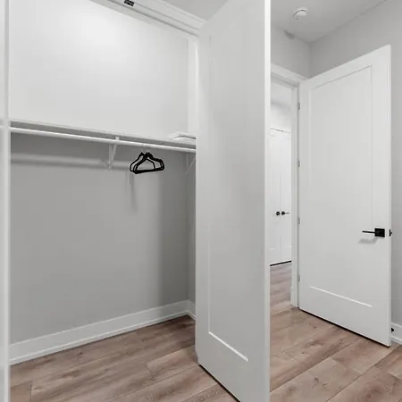 Apartment Lovely 3bed 3bath Brand New W 4 Beds & Balcony