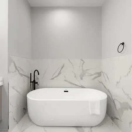 Apartment Lovely 3bed 3bath Brand New W 4 Beds & Balcony *