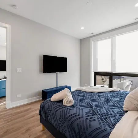 Lovely 3bed 3bath Brand New W 4 Beds & Balcony Apartment Chicago