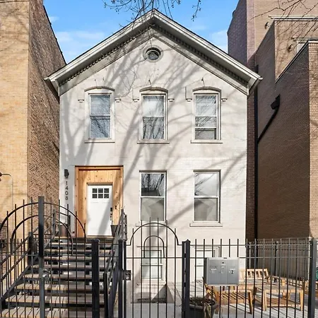 Beautiful Unit In Apartment Chicago