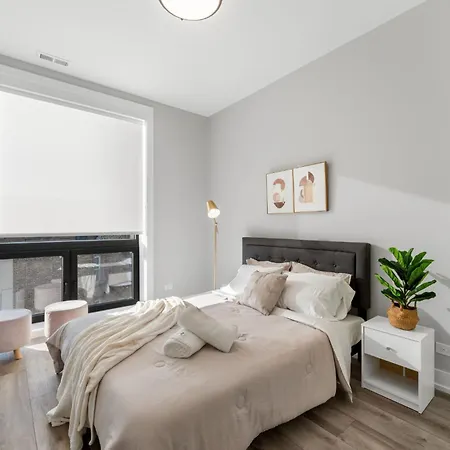 Contemporary Luxury: New 3br 2ba Stylish Haven * Chicago