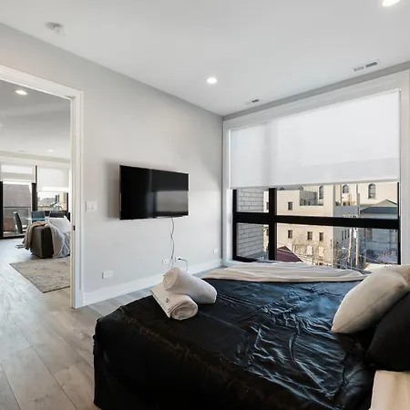 Contemporary Luxury: New 3br 2ba Stylish Haven Apartment