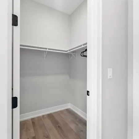 Contemporary Luxury: New 3br 2ba Stylish Haven Apartment *