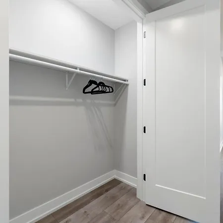 Apartment Contemporary Luxury: New 3br 2ba Stylish Haven Chicago