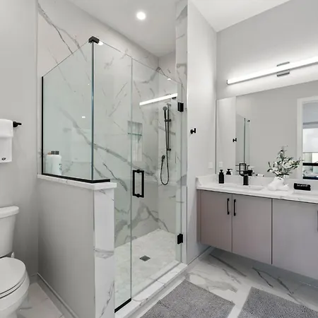 Contemporary Luxury: New 3br 2ba Stylish Haven Apartment *