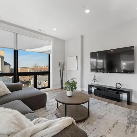 Contemporary Luxury: New 3br 2ba Stylish Haven Apartment *