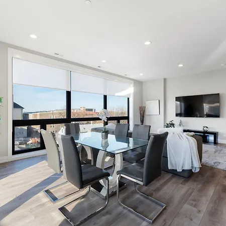 Contemporary Luxury: New 3br 2ba Stylish Haven Chicago