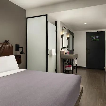 Moxy Downtown 3* Chicago