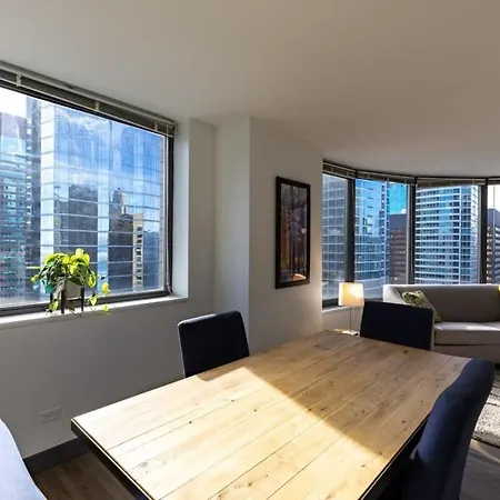 Ultimate 3br Luxury Near Navy Pier With Gym & Pool By Envitae Apartment Chicago