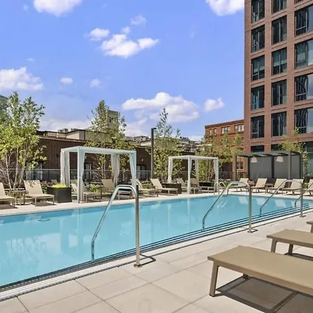 Apartment 3br Elegant Glass Penthouse Pool With Deck & Gym Chicago