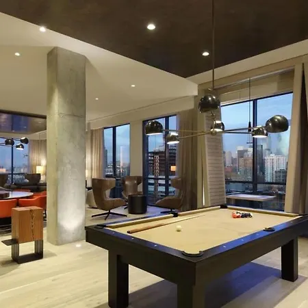3br Elegant Glass Penthouse Pool With Deck & Gym Apartment Chicago