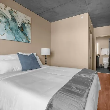 Apartment 3br Elegant Glass Penthouse Pool With Deck & Gym *