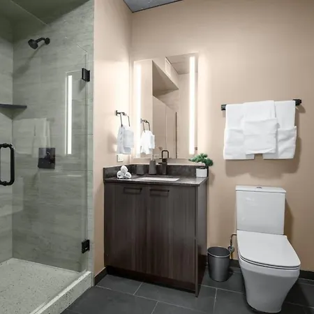 3br Elegant Glass Penthouse Pool With Deck & Gym Chicago