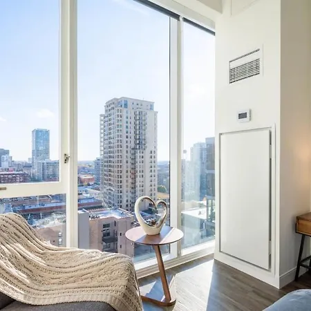 3br Luxury Glass With Views Apartment Chicago