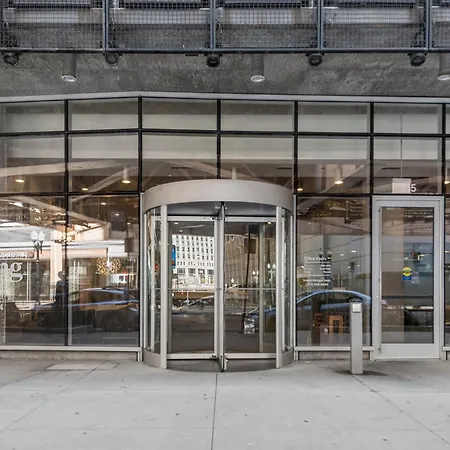 Apartment Linea Luxury Living With Indoor Pool And Rooftop Views In The Loop