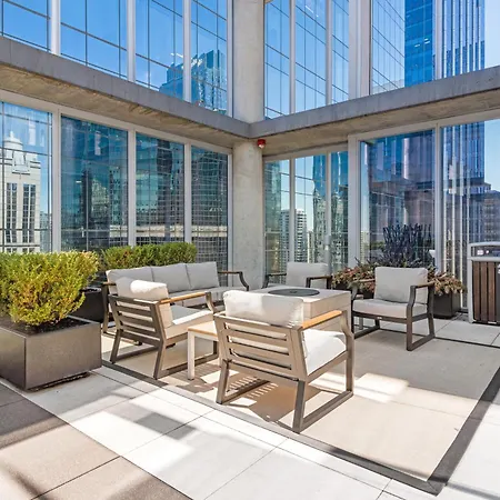 Linea Luxury Living With Indoor Pool And Rooftop Views In The Loop Apartment *