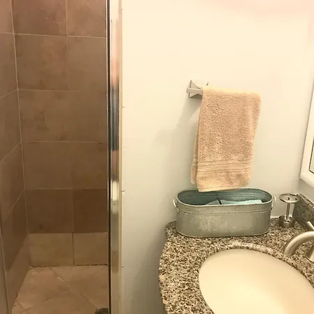 5 Bedroom Huge House In Location Parking Fireplace Back Yard * Chicago