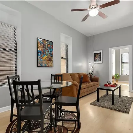 Apartment Spacious 3 Bedroom Close To Downtown *
