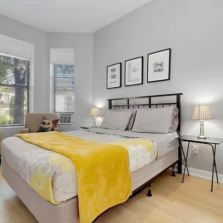 Apartment Spacious 3 Bedroom Close To Downtown *