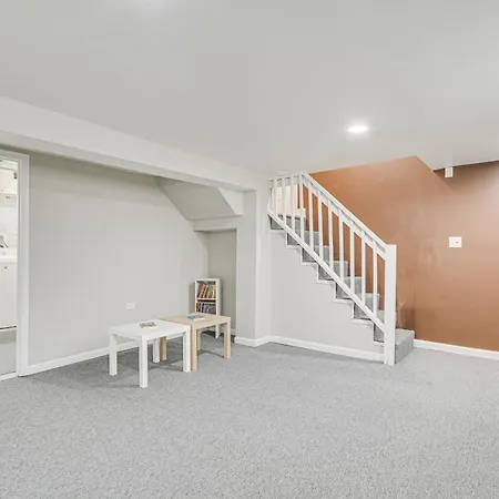 Holiday home With Fenced Backyard In Chicago! Chicago
