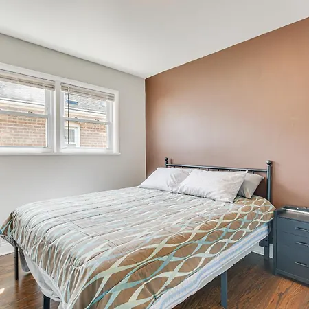 Holiday home With Fenced Backyard In Chicago! *