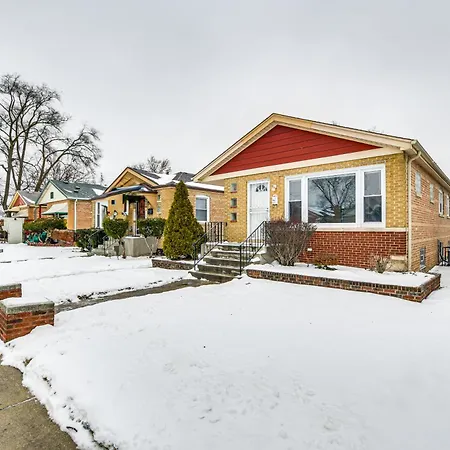 Holiday home With Fenced Backyard In Chicago! Chicago