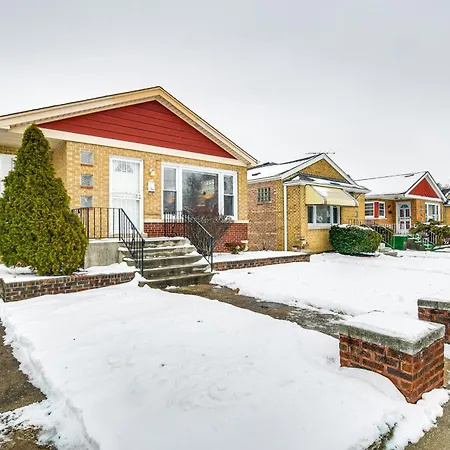 Holiday home With Fenced Backyard In Chicago! *