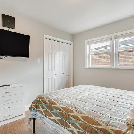 Holiday home With Fenced Backyard In Chicago! *