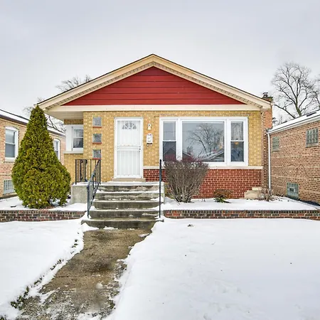 Holiday home With Fenced Backyard In Chicago! Chicago