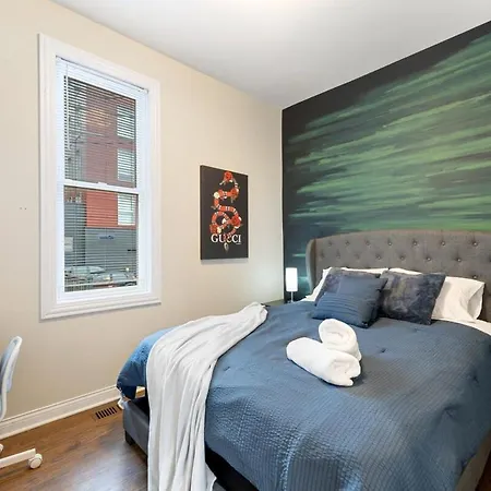 Apartment Stylish 2 Bdr Coach House Steps From The
