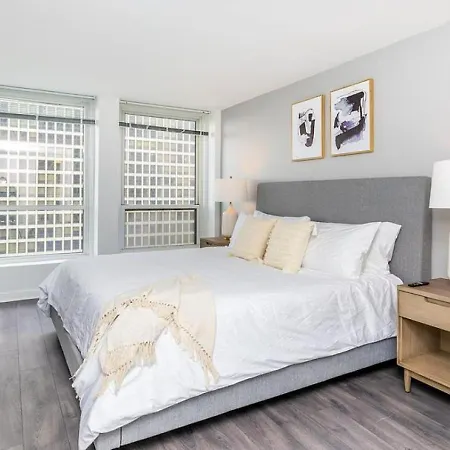 Landing - Modern With Amazing Amenities Chicago