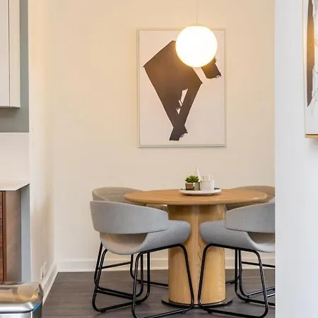 Landing - Modern With Amazing Amenities Chicago