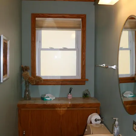 Holiday home Historic With Outdoor Hot Tub Near Downtown In Public Transportation Hub *