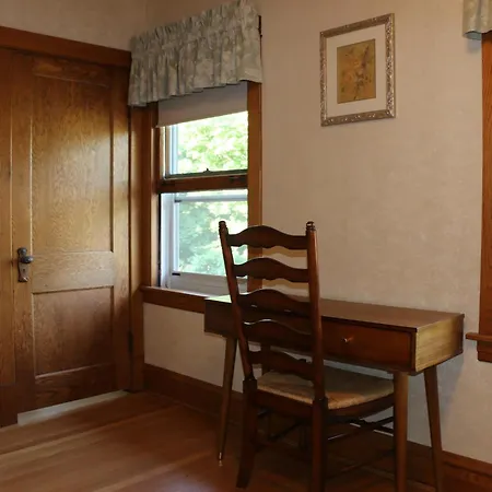 Holiday home Historic With Outdoor Hot Tub Near Downtown In Public Transportation Hub *